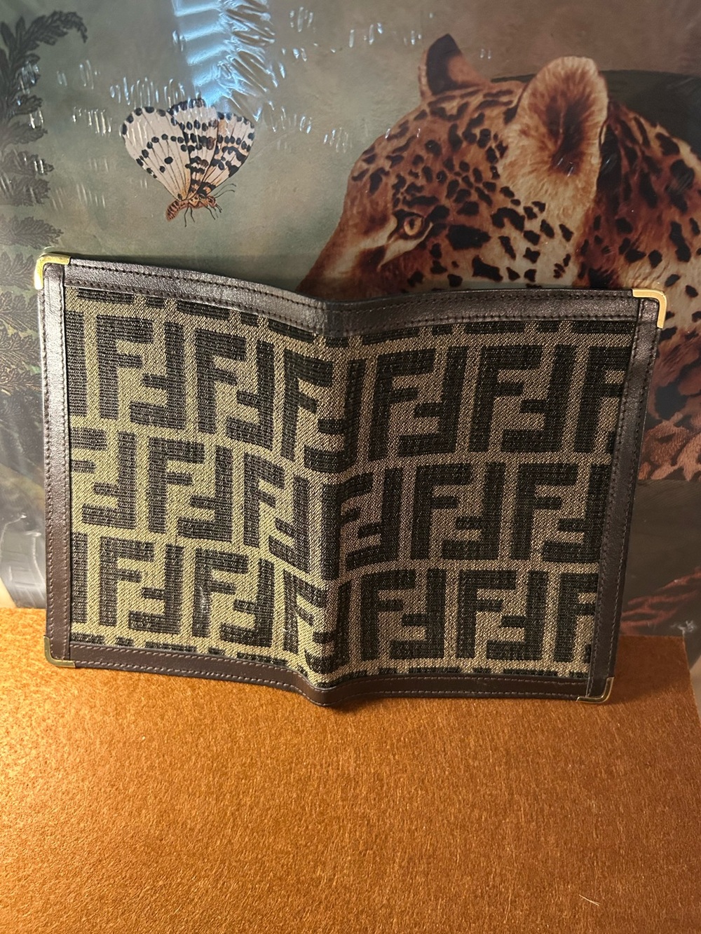 FENDI Pre-Loved Wallet or Passport Holder - Unisex - Picture 5 of 8